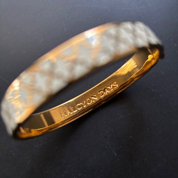 Halcyon Days Agama Cream & Gold Hinged Bangle Bracelet - Gift For Her - Picture 2 of 12